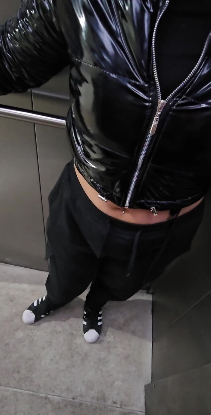 DiablaLatinaTour: 我在电梯里操了我的邻居