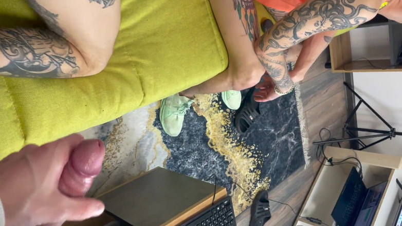 Falcon Al: 2 生意気なファックファグのジューシーなお尻