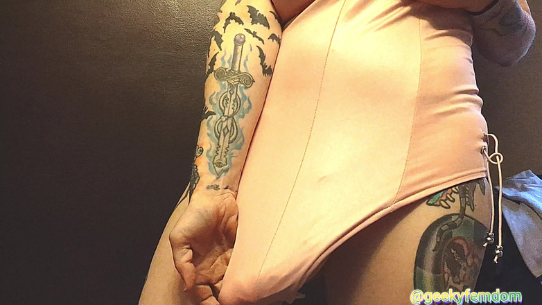 Geeky Femdom: Futa gamermeisje