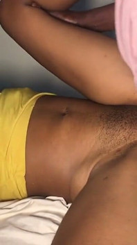Ze geeft de voorkeur aan mijn lul dan een vibrator, neukt haar schattige poesje