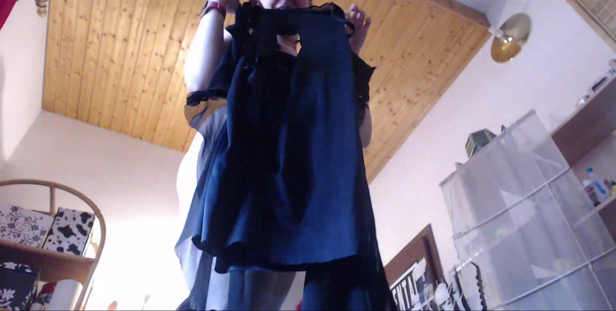 Nicoletta Embassi: 전 남친이 내게 준 드레스를 파괴해? 그것은 나를 미치게 만든다!