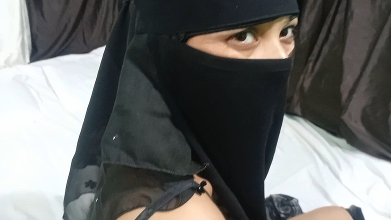 Dearshivani: Muslimisches mädchen lutscht gerne schwanz im hotel