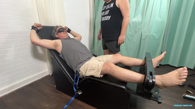 Ticklish Chubs: La famigerata due o l'infame due, viene solleticata!