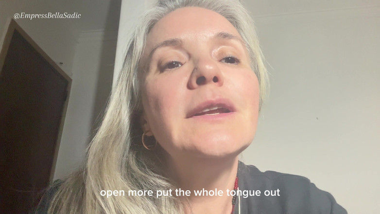 Empress Bella Sadic: Imperatrizbellasadica menggunakanmu sebagai asbak manusia