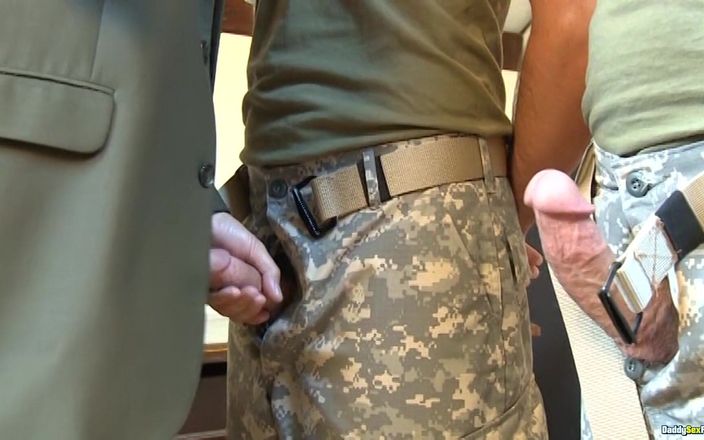 Daddy Sex Files: Trecând o medicină militară