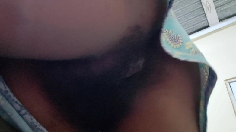 Lovemina: Om me haar grote poesje te laten zien en te...