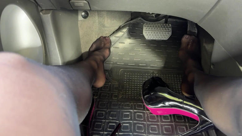 DINA LIGHT: Šlapka pumpuje s ukrajinskou bohyní