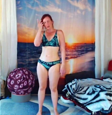 Aurora Willows: Wall squats leg squats today