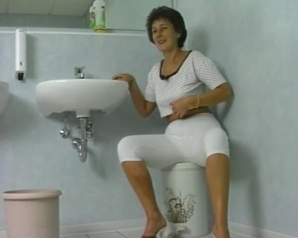YOUR FIRST PORN: 섹시 그랜니 - 절대 늦지 않았다 1부