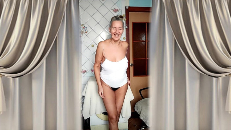 Lukerya: Ama De Casa Caliente Lukerya Se Divierte En La Cocina.