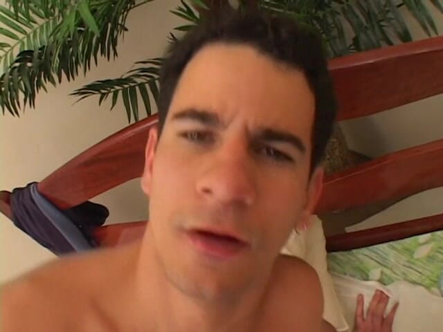 Gays Case: 顽皮的直男朋友ken masters想要得到新的经验，并邀请了来自特派机构的家伙stefano Silva