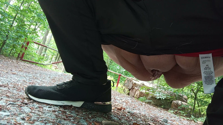tammara big: Flattulensen Močí a Prdí Venku