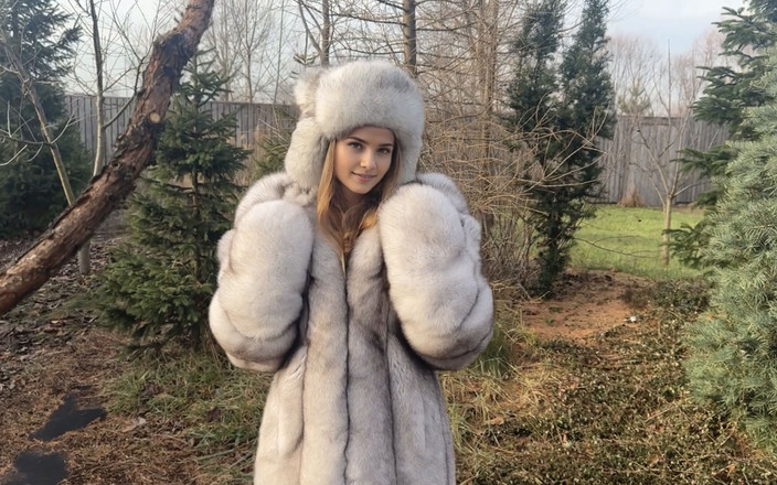 Ruda Cat: Дражнити хутром на відкритому повітрі, шуба, хутряні рукавички, хутряна шапка. Ідеальний хутряний фетиш секс!