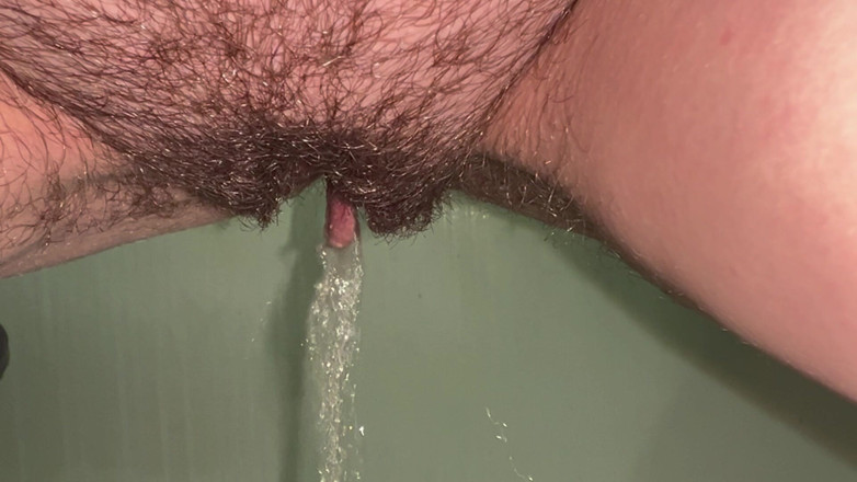 LolaLola: Teen Pees Beautifully