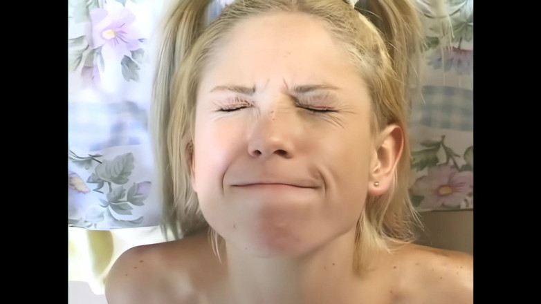 The BronX: Hai con gà trống cho một con đĩ