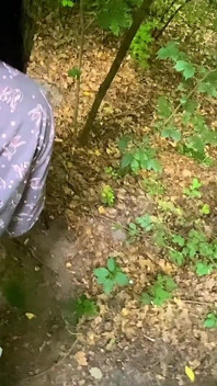 Hloupá Brunetka Rozbila Kolo V Lese a Zaplatila Za Opravu S Holkou! Fucked Doggystyle