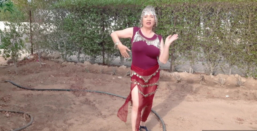MariaOld: Tančí pro vás orientální princezna.