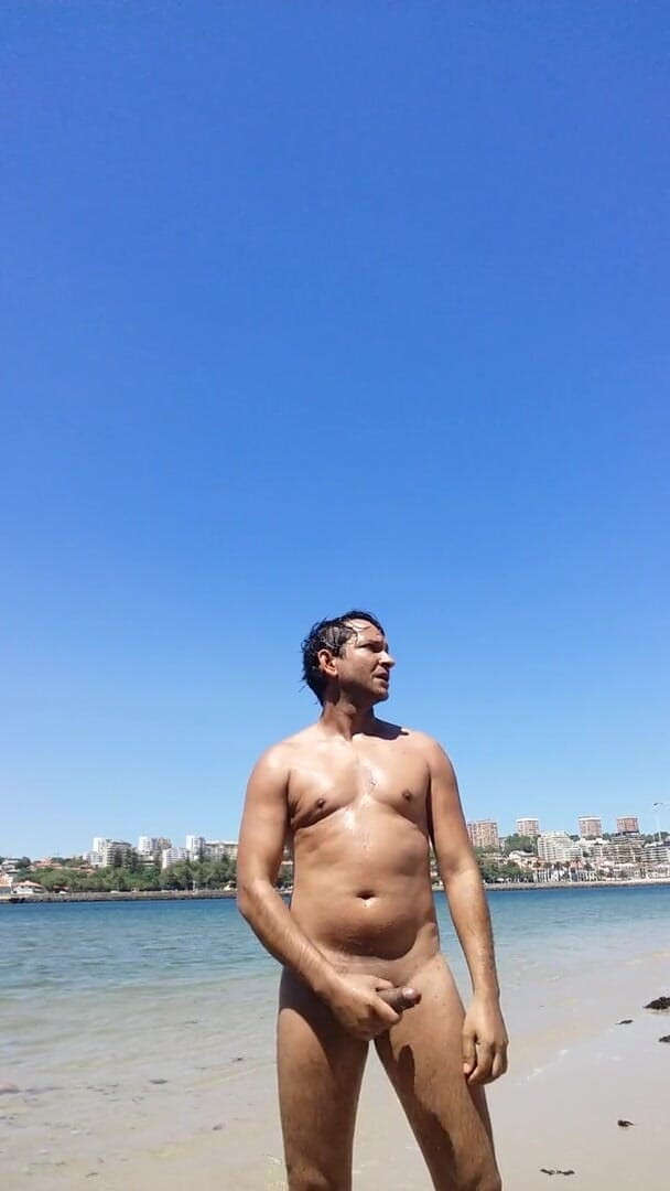 Boy top Amador: Aku suka pantai nudismo