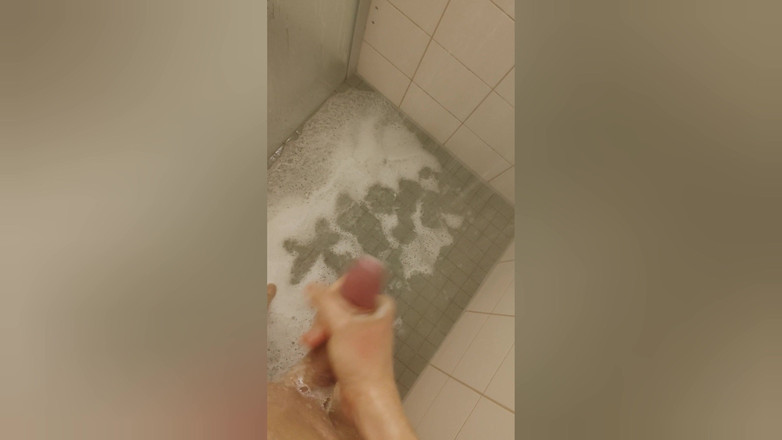 Bayer911: Di bawah Kencing Dan Pancutan Mani Di Bawah Pancuran Mandi