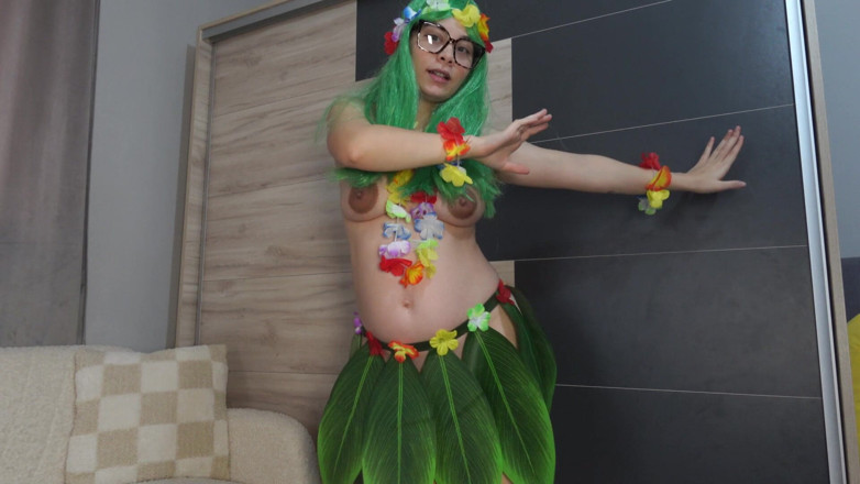 AmayaMori: Moje nevlastní sestra předvádí havajský tanec v zeleném havajském cosplay...
