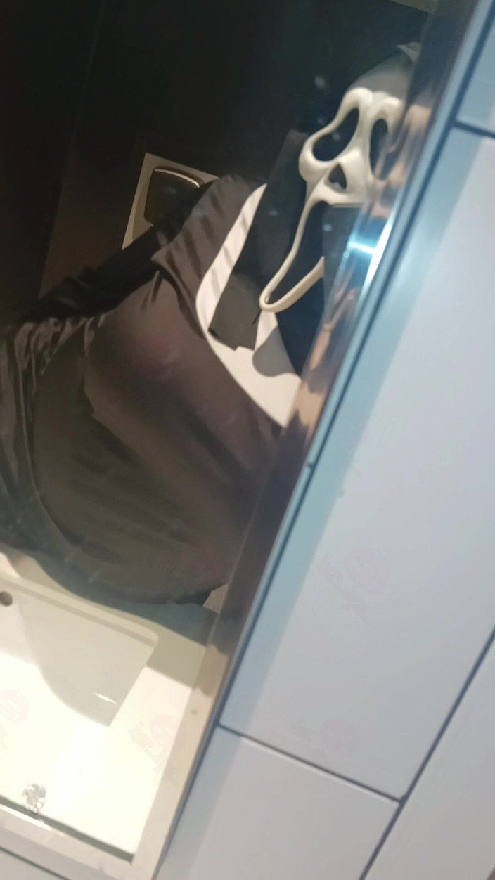 Anye Meshell: Ghostface masturbasi di bioskop!