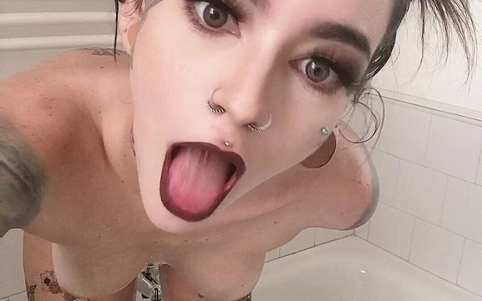 Latinx babe: Beauté dans l’eau