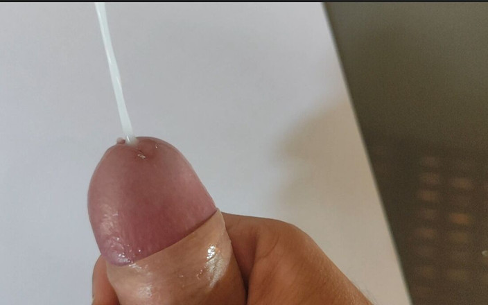 Straight Daddy Club: 紙の上の精液のモンスターショット。