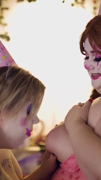 Allie Sparks i Soczysty Sinclair - clowning around