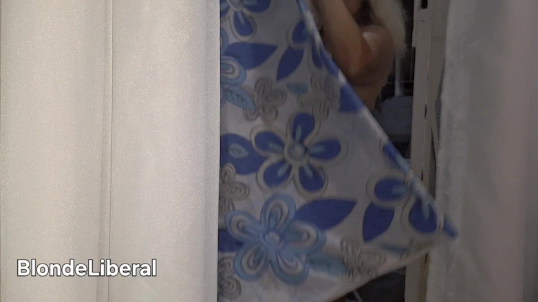 BlondeLiberal: 夫が働いている間に通行人に見せびらかすいたずらな主婦