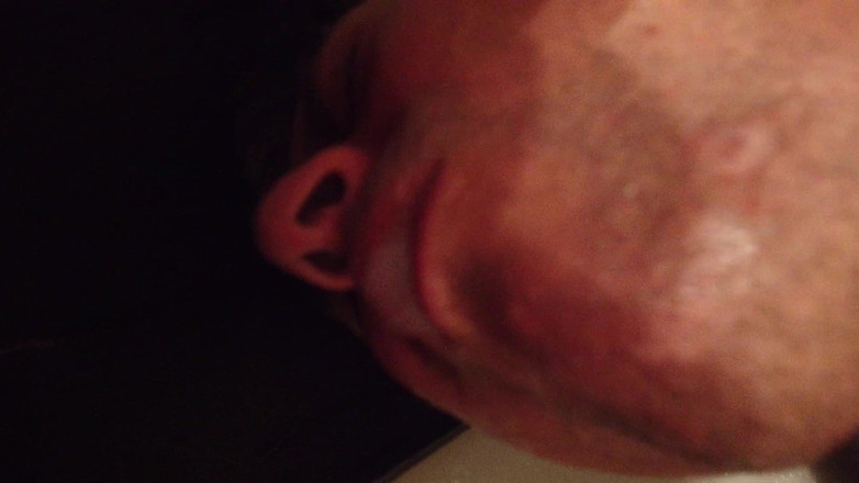 Lovekino: Un mec se fait pisser dans la bouche, POV