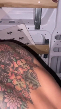 Papi de cabeza afeitada latina toma polla anon cruda en cumdumpvan Preñando orgía a pelo joven y caliente!