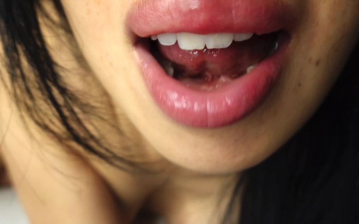 Asmr_mouth: Bana sikişin ne olduğunu öğret