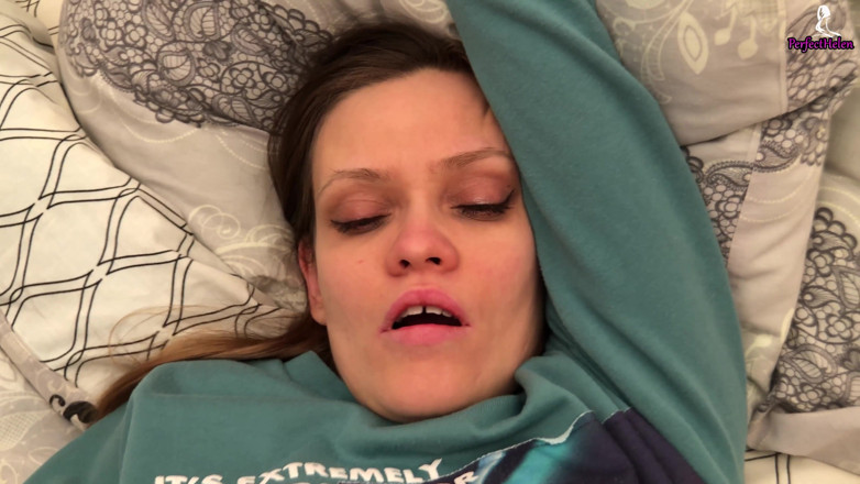 PerfectHelen: Brunette sucks dick, fucks lying down and orgasm