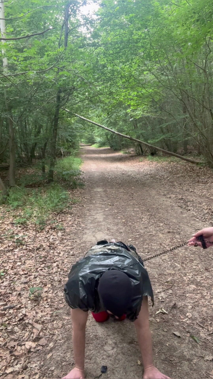 Maitresse Clara: Strafe im Wald...