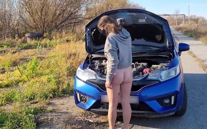 Julia Meow: Naked Outdoor with the Car