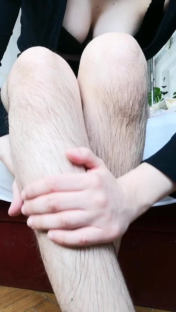 The Antichristrix: Lotioning my hairy legs