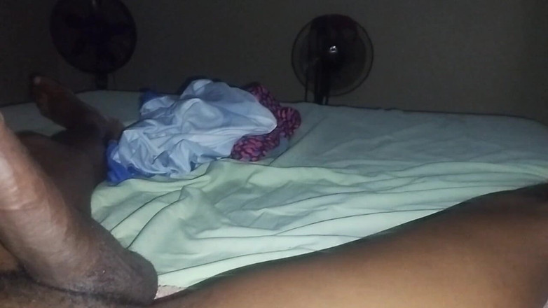 Skyy: Secret tati! Fiica vitregă ajută-l pe tati să ejauleze!