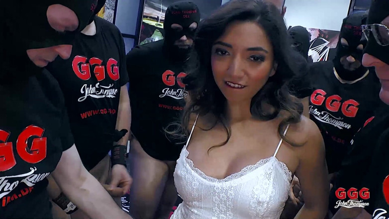 Threesome and GangBang: Frida the Cum Latina in Extreme Ggg Bukkake