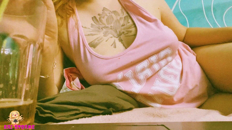 AurelliaCreampie: La porca parla con un amico di avventure e un...