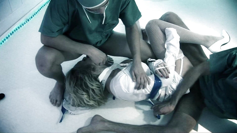 Very hot hardcore: 疯狂的婊子吮吸和乱搞肛门两个硬鸡巴