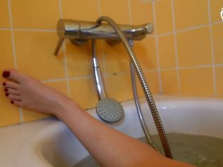Czech Soles - foot fetish content: Taking a hot bath, teasing you with her bare feet...