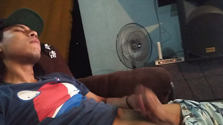 AlexAlejandro13: Anh ấy thường nhìn thấy mặt tôi