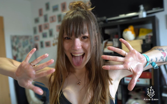 Anne Eden: Naolejovaná honění vystavuje rychlou ejakulaci!!