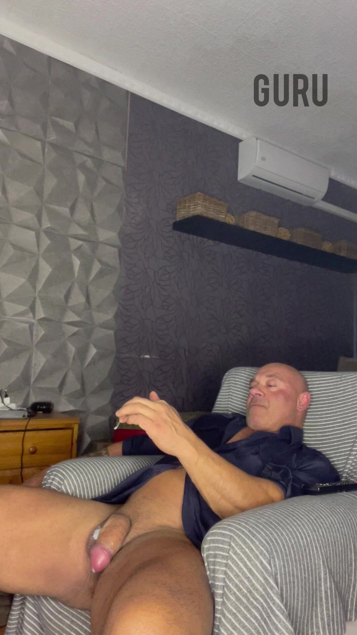 Mr. Guru: Wank Solo hemma jag gillar den här skjortan