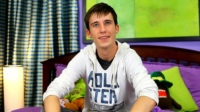 Lollipop Twinks: Một cuộc phỏng vấn "cắn" với Adrian