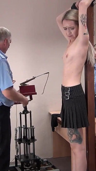 Sissi7 Spanking Machine - Breast Whipping