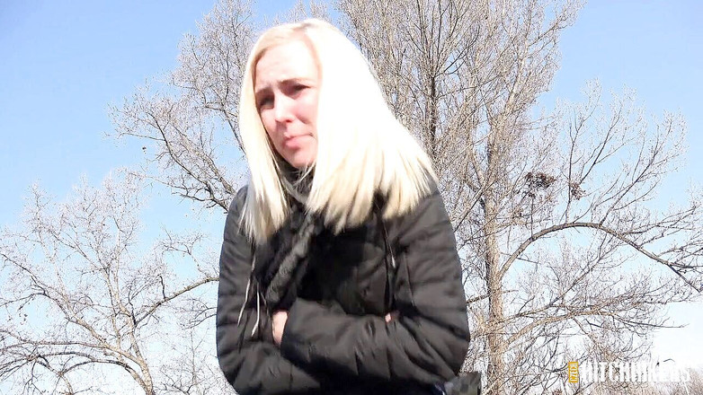 PornCZ: Versaute blondine im schlamm gefickt