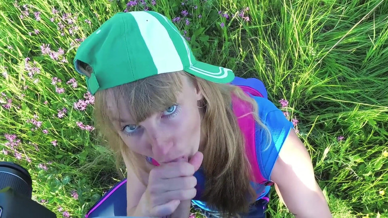 Sasha Bikeyeva: Venkovní. POV. Mladá roztomilá teenagerka stydlivá, ale kouří ptáka na...