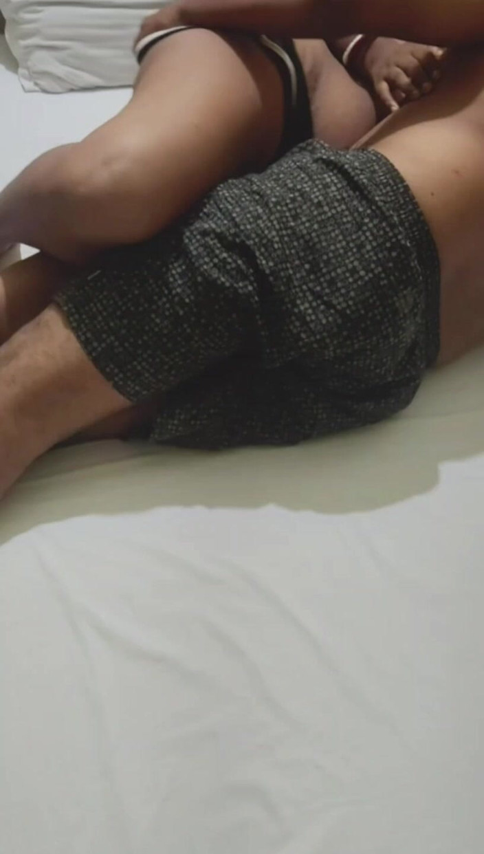 Hot boudi: Desi Village Bhabi Apne Novio Ke Sath Hotel Me