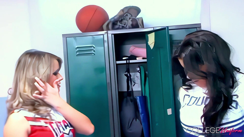 College Uniform: Cheerleader mit candice collyer, fiona g
